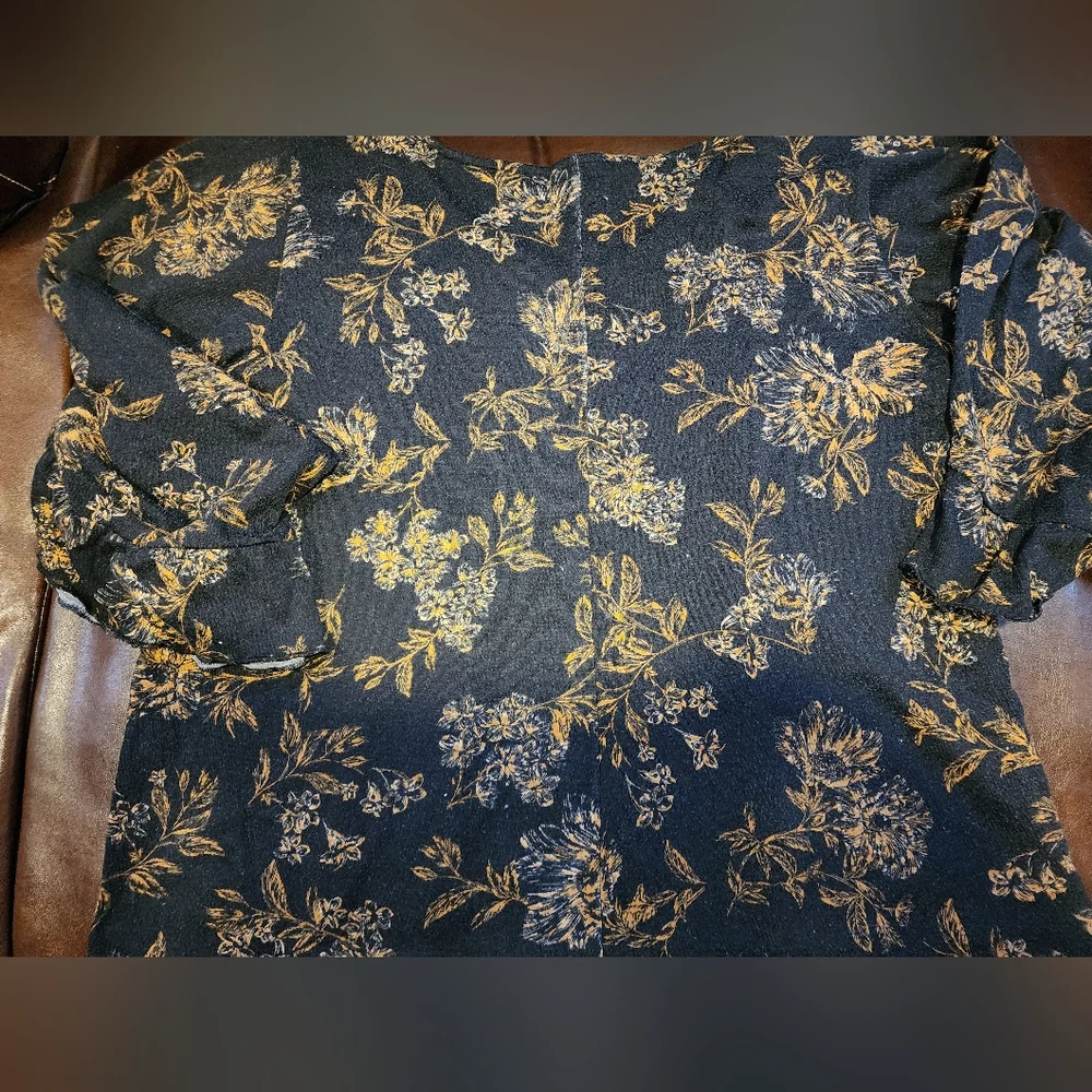 Buckle Floral Black and Gold Women's Top - Picture 4 of 5